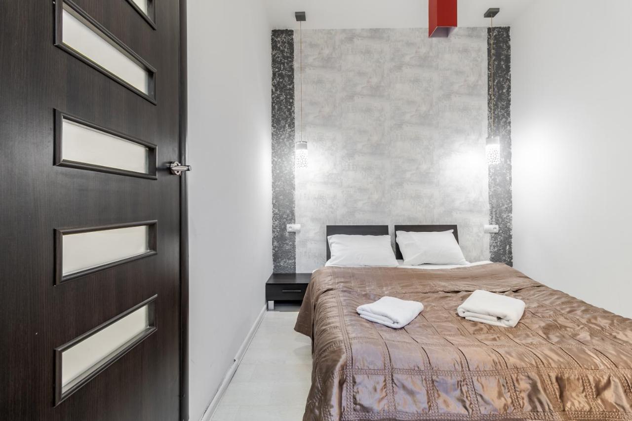Black And Red Squares Apartment Лвив Екстериор снимка