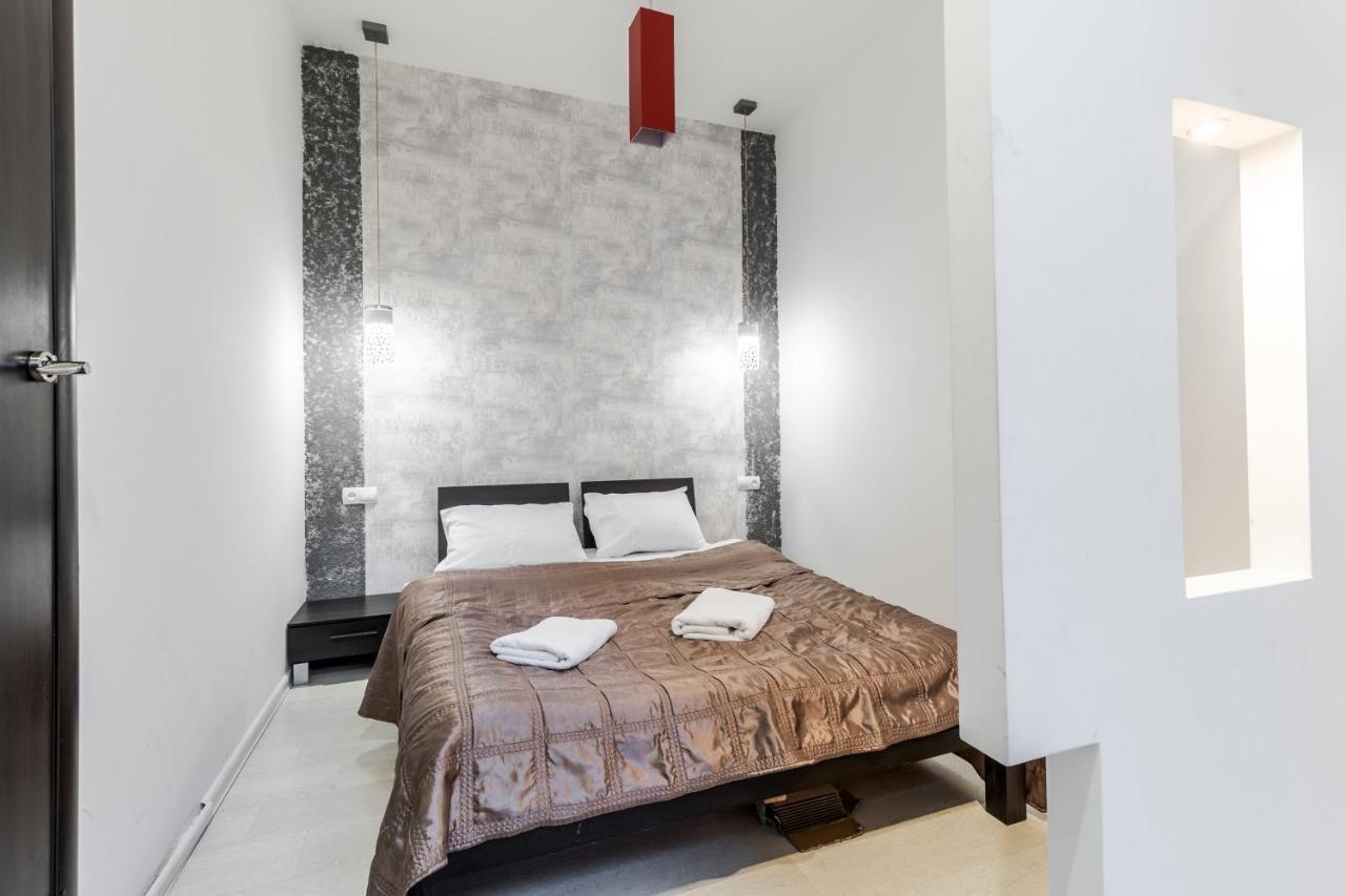 Black And Red Squares Apartment Лвив Екстериор снимка