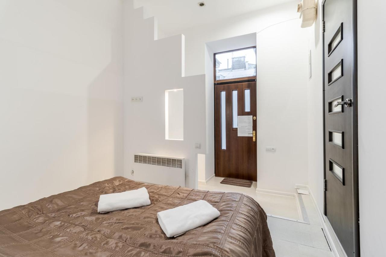 Black And Red Squares Apartment Лвив Екстериор снимка