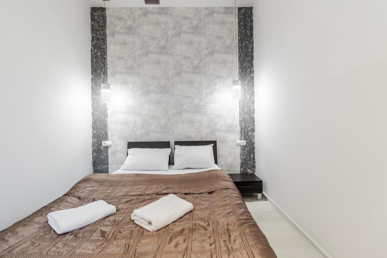 Black And Red Squares Apartment Лвив Екстериор снимка